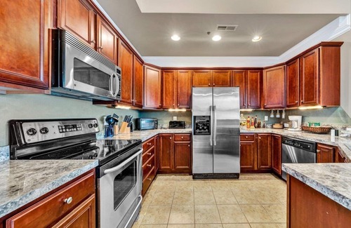 Huddleston Condo | Two-Level Penthouse with stunning views of Smith Mountain Lake. 3 bed. 3.5 bath