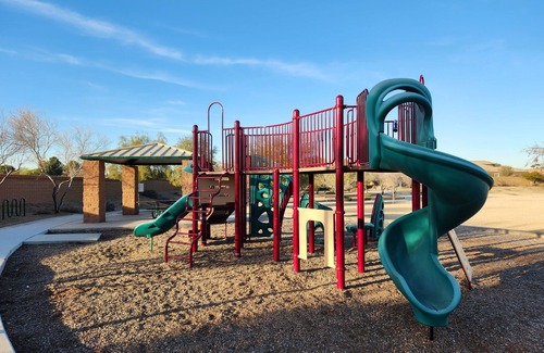 Glendale House | Two minutes from State Farm Stadium and Tanger outlets!