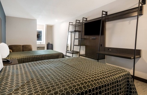 Forest Hill Hotel | Two Queen Room at Scottish Inns-Forest Hill, Convenient Location Near I-20