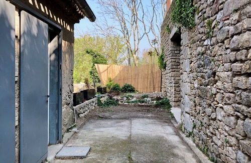 Carcassonne Apartment | Two-Room Apartment (42 m2) in the heart of a Carcassonnais village