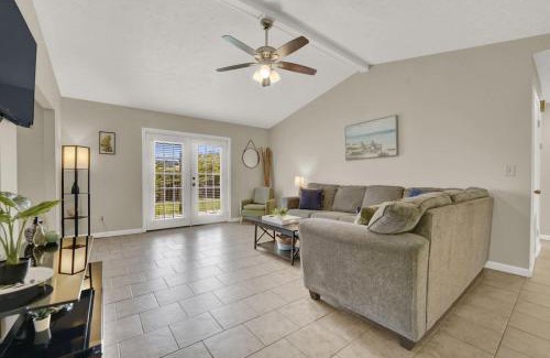 Lynn Haven House | Two Spaces in One Main House and Guest House 25 Min to PCB