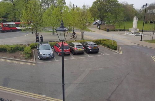 Gillingham Apartment | two spacious bedrooms apartment,2 bathroom, 1sofa`bed.free parking