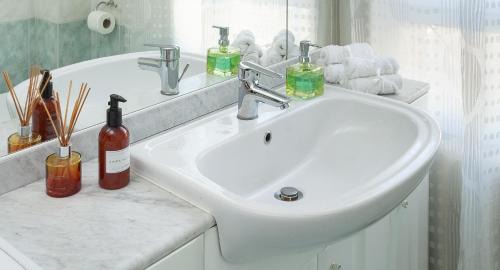 Crescenzago Apartment | TWO SPACIOUS BEDROOMS 1 MINUTE TO METRO STOP