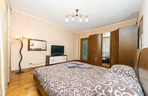 Dniprovs'kyi District Apartment | Two-storey apartment near IEC