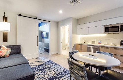 Ojus Hotel | Two Units | Modern Stays | Rooftop Pool | Near Aventura Mall & Beach