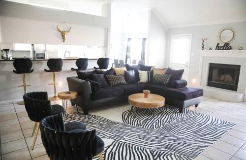 Haltom City House | TX Getaway PS5-Xbox, GameRoom, BBQ, Attractions