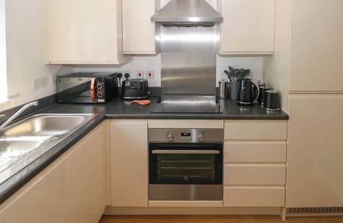 Llanelli Cottage | TY BACH TWT LLANELLI, pet friendly, with a garden in Llanelli