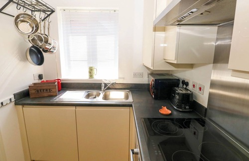 Llanelli Cottage | TY BACH TWT LLANELLI, pet friendly, with a garden in Llanelli
