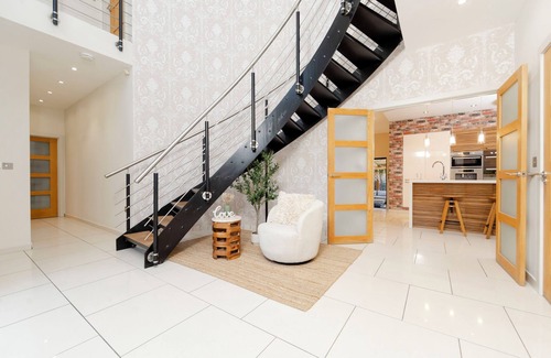 Gelligaer Cottage | TY BRYN CALON, pet friendly, with pool in Ystrad Mynach