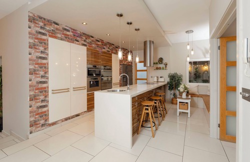 Gelligaer Cottage | TY BRYN CALON, pet friendly, with pool in Ystrad Mynach