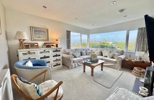 Trearddur Bay Apartment | Ty Bychan- Sea Views- Pet Friendly-Secure Garden-4 Bed