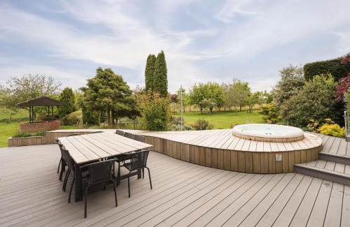 Cyfronydd House | Ty Cefn By Birch Stays