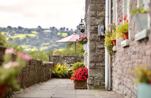 Llangattock House | Ty Croeso House