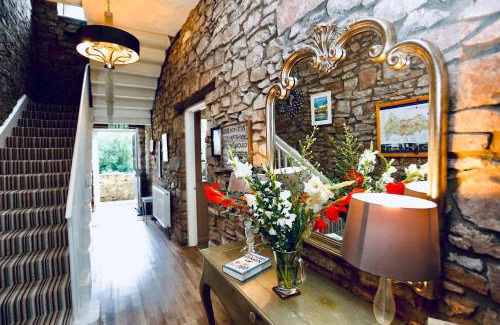 Llangattock House | Ty Croeso House