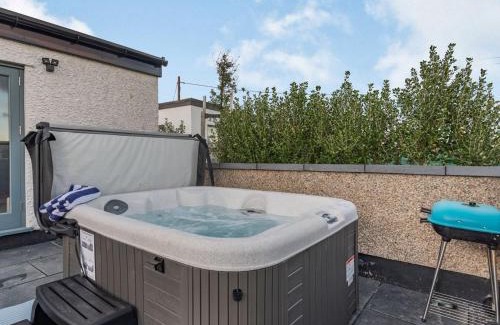 Holyhead House | Ty Cwtch