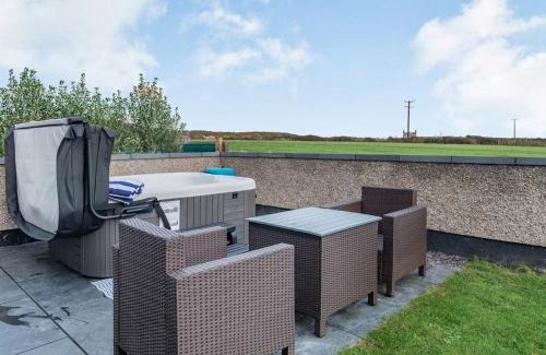 Holyhead House | Ty Cwtch