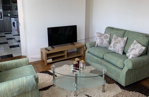 Goodwick House | Ty Glyndwr cottage is well presented property in Goodwick Pembrokeshire.