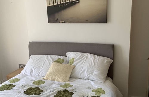 Goodwick House | Ty Glyndwr cottage is well presented property in Goodwick Pembrokeshire.