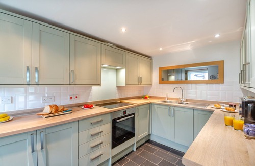 Bangor House | Ty Gwair - Three Bedroom House, Sleeps 7