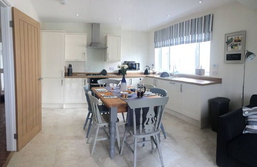 St Davids House | Tŷ Haf, family friendly accommodation, with parking, in the centre of St Davids