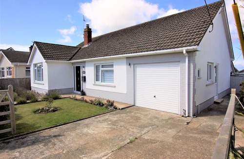 St Davids House | Tŷ Haf, family friendly accommodation, with parking, in the centre of St Davids