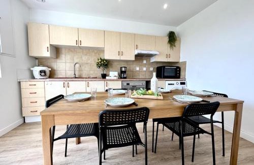Saint-Caradec-Tregomel House | Ty Heol, maison authentique, lumineuse avec jardin