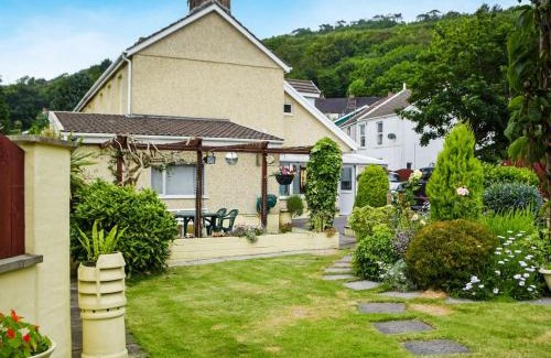 Llanelli House | Ty Lewis Cottage