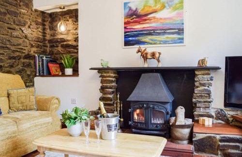 Llanelli House | Ty Lewis Cottage