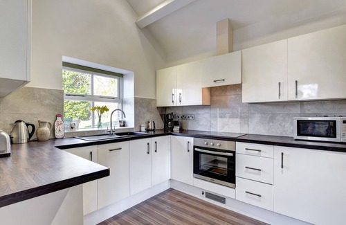 Brynrefail House | Ty Menai - Two Bedroom House, Sleeps 4