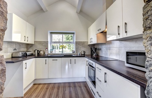 Brynrefail House | Ty Menai - Two Bedroom House, Sleeps 4