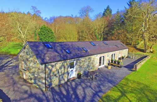 Brynrefail House | Ty Menai - Two Bedroom House, Sleeps 4