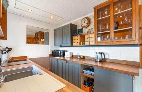 Goodwick House | Ty Pegi