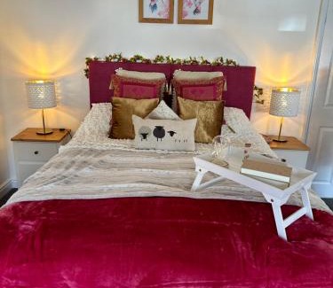 Cwmcarn House | Ty Pentref - Cwmcarn Village House