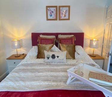 Cwmcarn House | Ty Pentref - Cwmcarn Village House