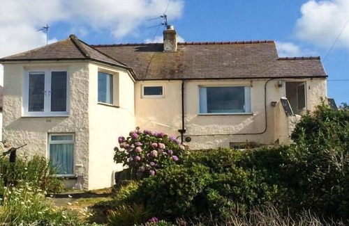 Trearddur Bay Cottage | Ty'r Enfys Bach - Upper