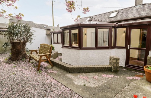 Llanddaniel Fab Cottage | TY TAID, with open fire in Llanddaniel Fab