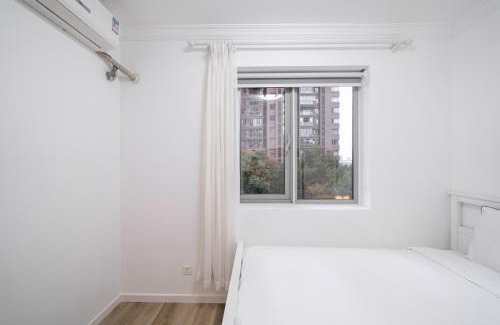 Changning Apartment | Tyms Elegant 4BR 2BA APT Riverside