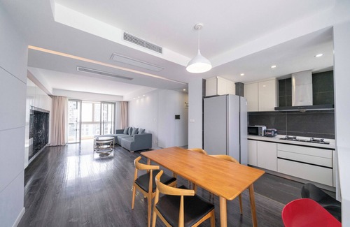 Changning Bed & Breakfast | Tyms Luxury 3BR 2BA APT Garden