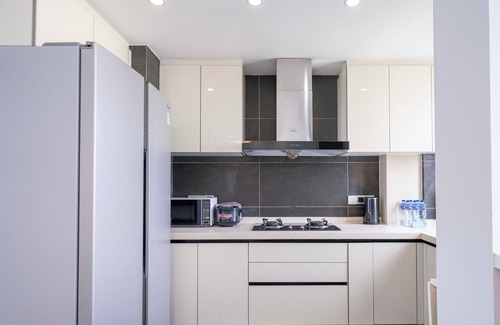 Changning Bed & Breakfast | Tyms Luxury 3BR 2BA APT Garden