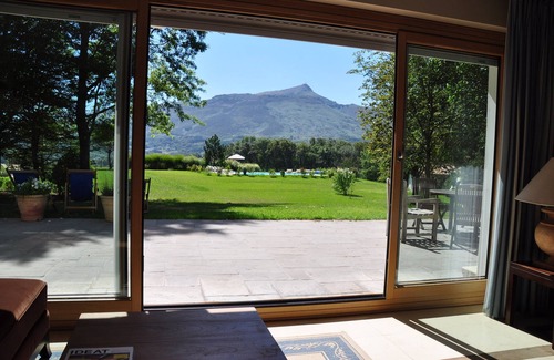Ascain House | Typical basque house on 65.000 sq ft Outstanding view Heated pool Climatisation