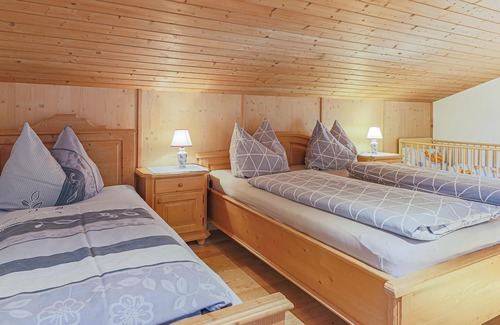 Grundau Apartment | Tyrolean style apartment only 3 minutes from the lift