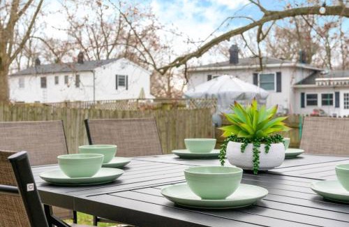 Saint Marys  Saint Joseph County House | U of ND Oasis Cozy Minimalist 4bd with Outdoor Deck and Playground