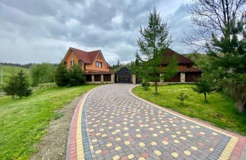 Plavya House | U Troh Brativ