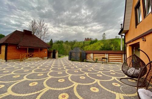 Plavya House | U Troh Brativ