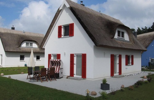 Juliusruh House | u with direct lagoon views. Only a stone's throw v Baltic Sea beach.