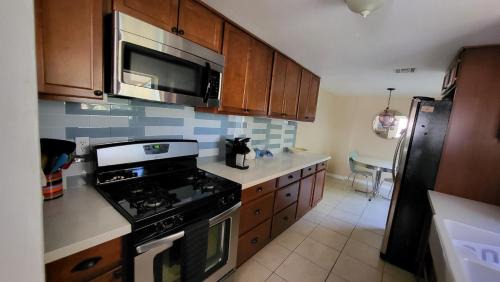 Garfield Apartment | U2 - Private 2BR Walkup APT in DT PHX with pkg