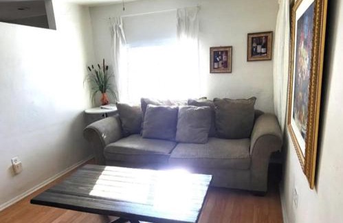 Garfield Apartment | U4 - Cozy 1BR & 1BA Walkup APT in DT PHX with pkg