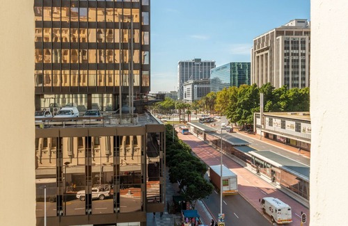 Cape Town City Centre Apartment | Uber Luxurious NYC-Style Penthouse, Two Minutes Walk from Long Street