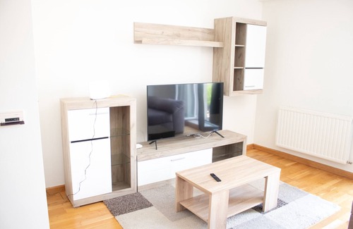 Burgos Condo | Ubicacion Perfecta. Todo A UN Paso