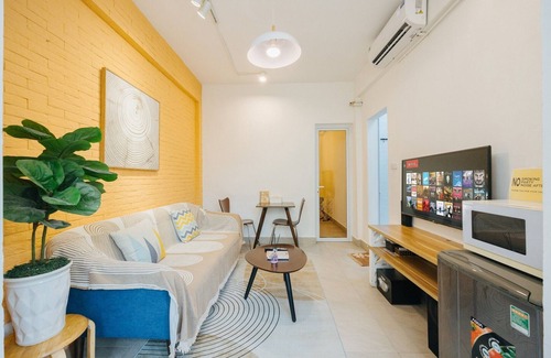 Old Quarter Apartment | UINQUE Railway View Apartment - SPACIOUS & PRIVATE